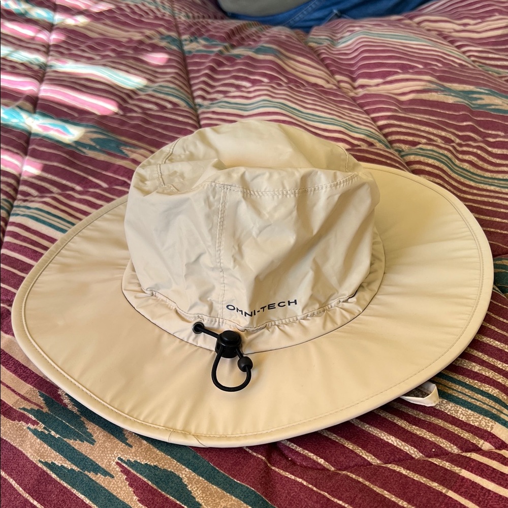 Columbia Omni-Tech Light Tan Outdoor Hat NEW - Picture 1 of 4